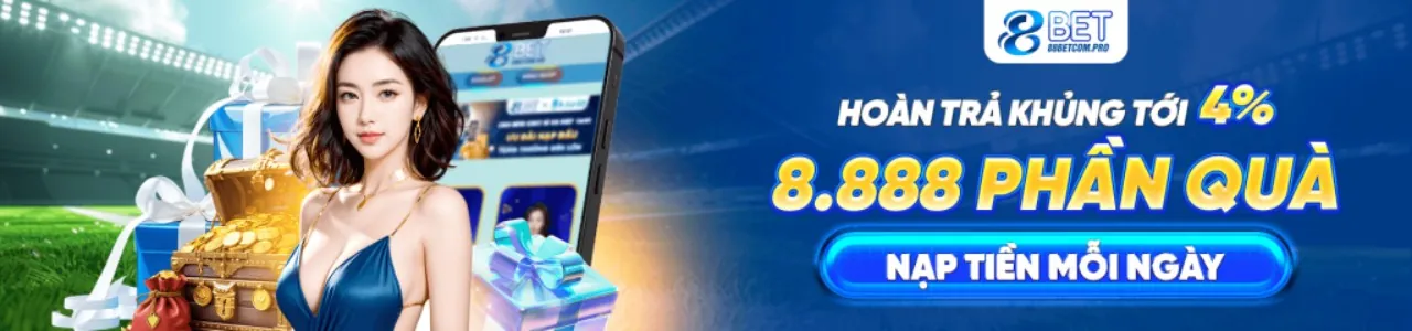 Bàn Baccarat sang trọng với các quân bài và chip cược, thể hiện chiến lược nâng cao